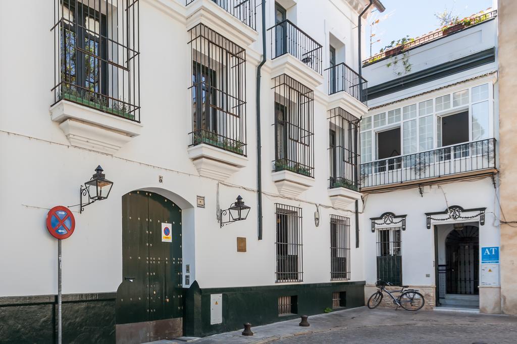 Apartamentos Plaza Pilatos Seville Exterior photo