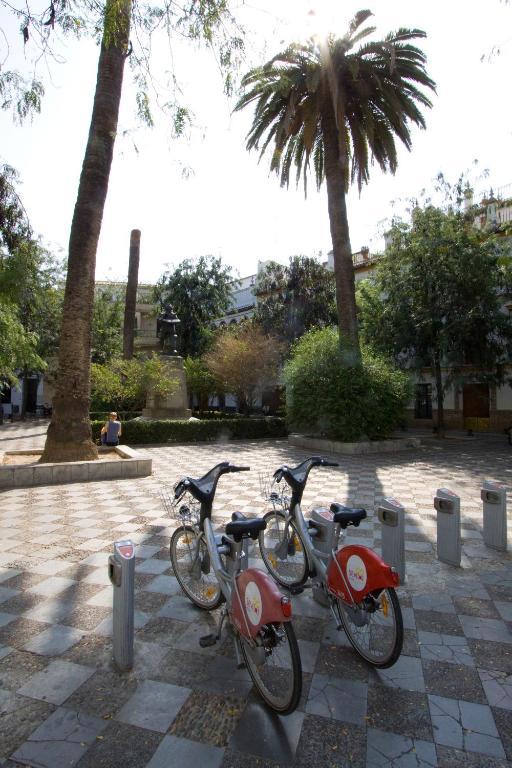 Apartamentos Plaza Pilatos Seville Exterior photo